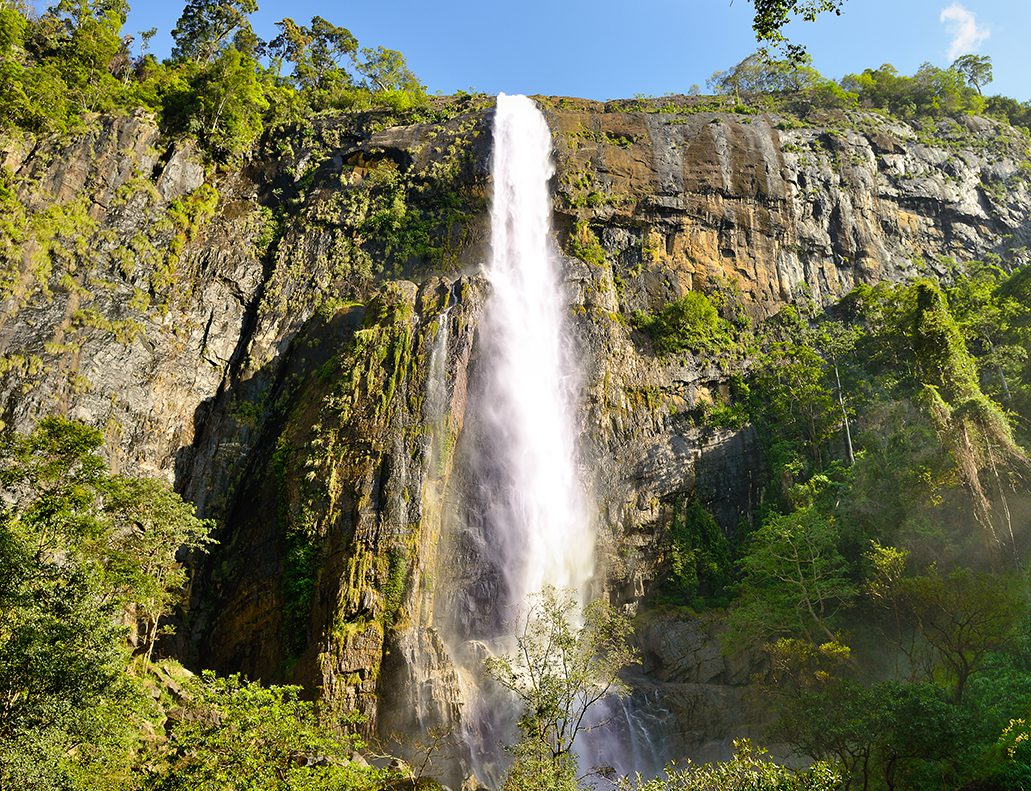 Cliffs, Temples & Rainforest Trails